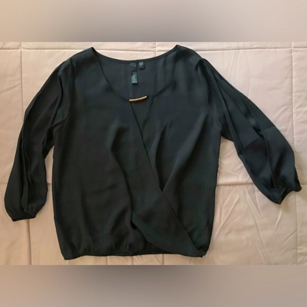NWOT Trende Black Open Sleeve with Gold Chest Detail Classy Blouse - S